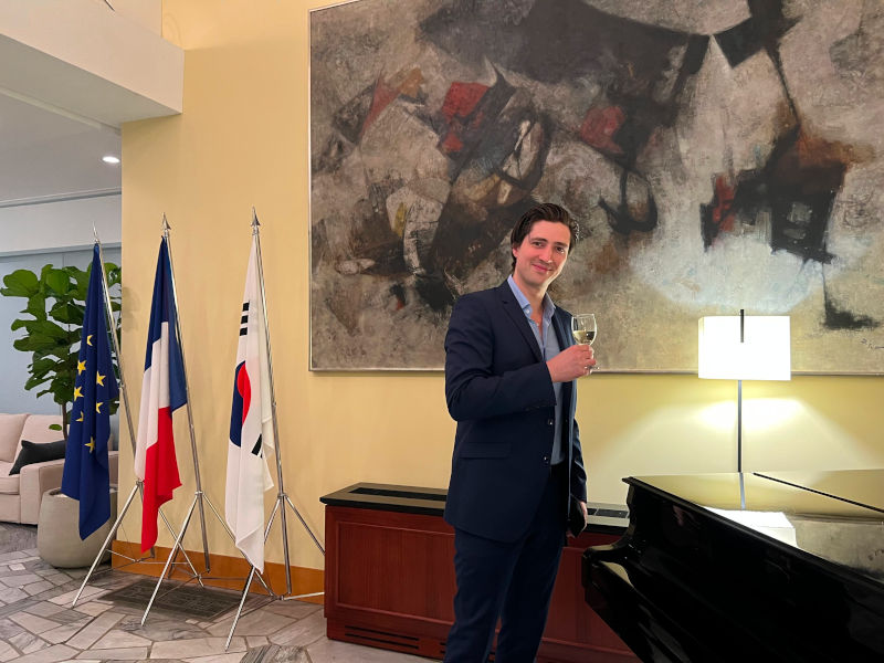 Guillaume KESSLER à l'ambassade de France en Corée